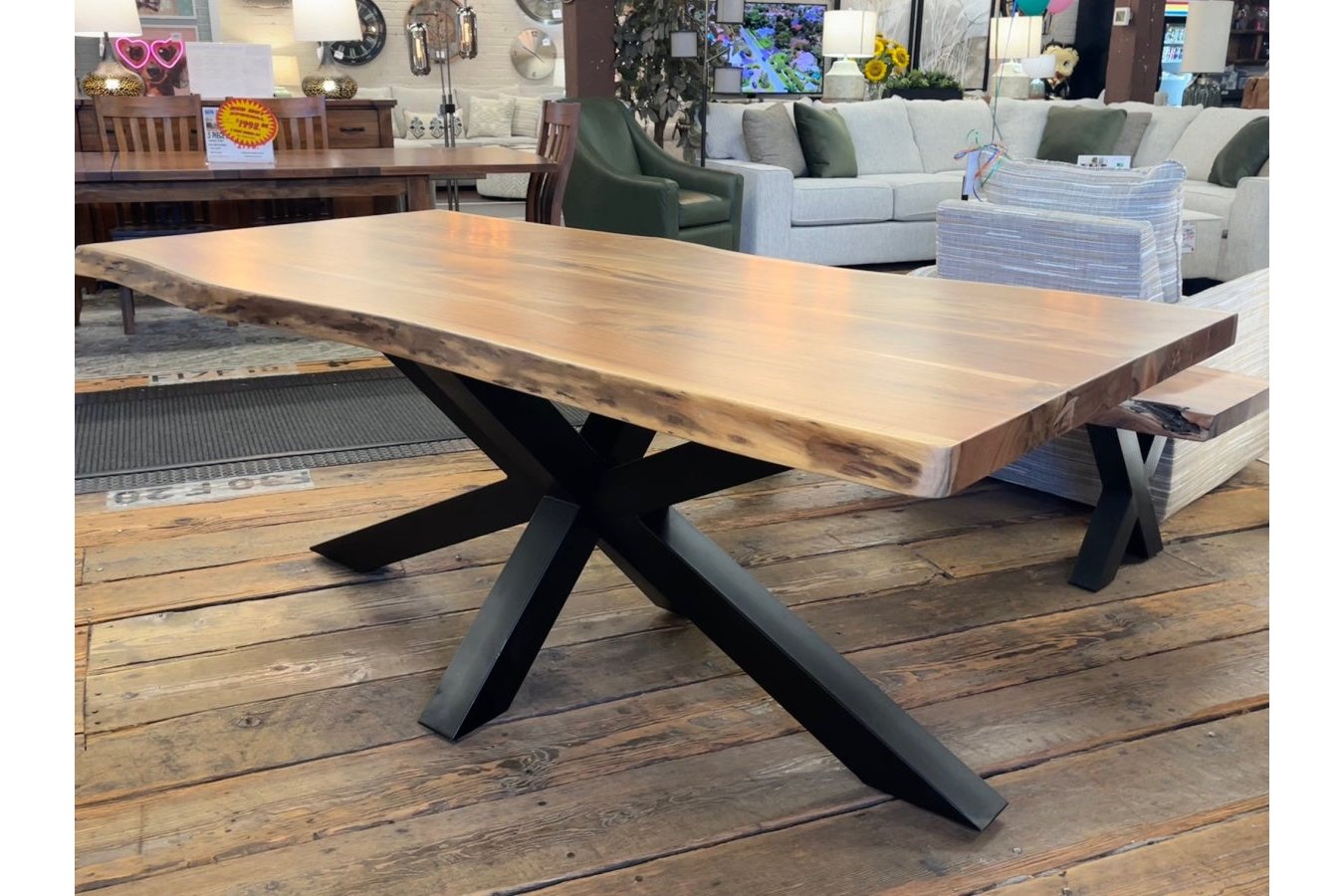 Hayzen Dining Table