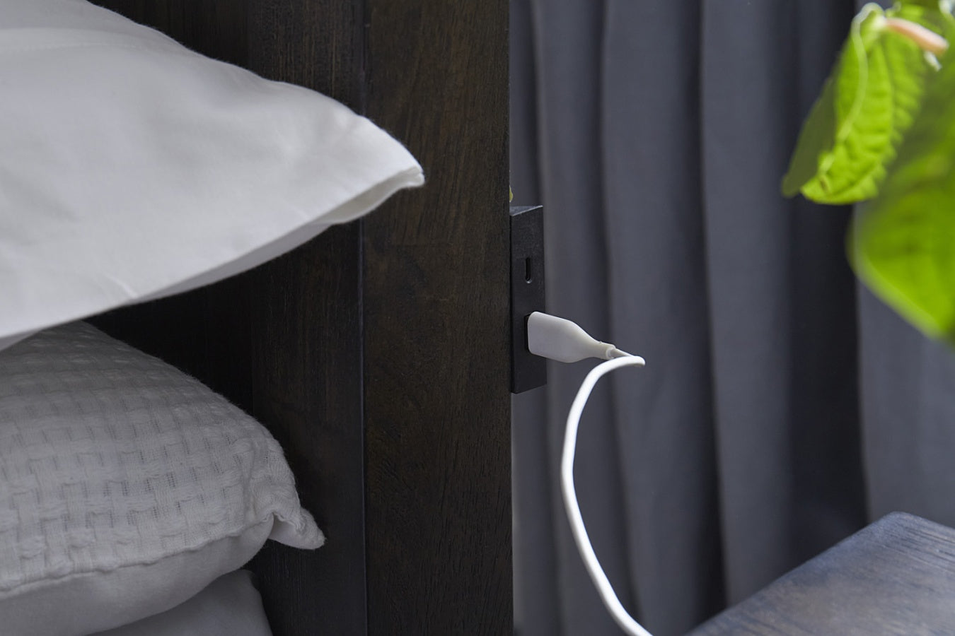 Cambridge Cracked Pepper Storage Sleigh Bed
