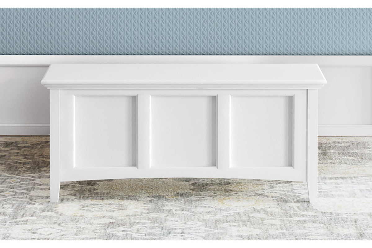 Westlake White Blanket Trunk